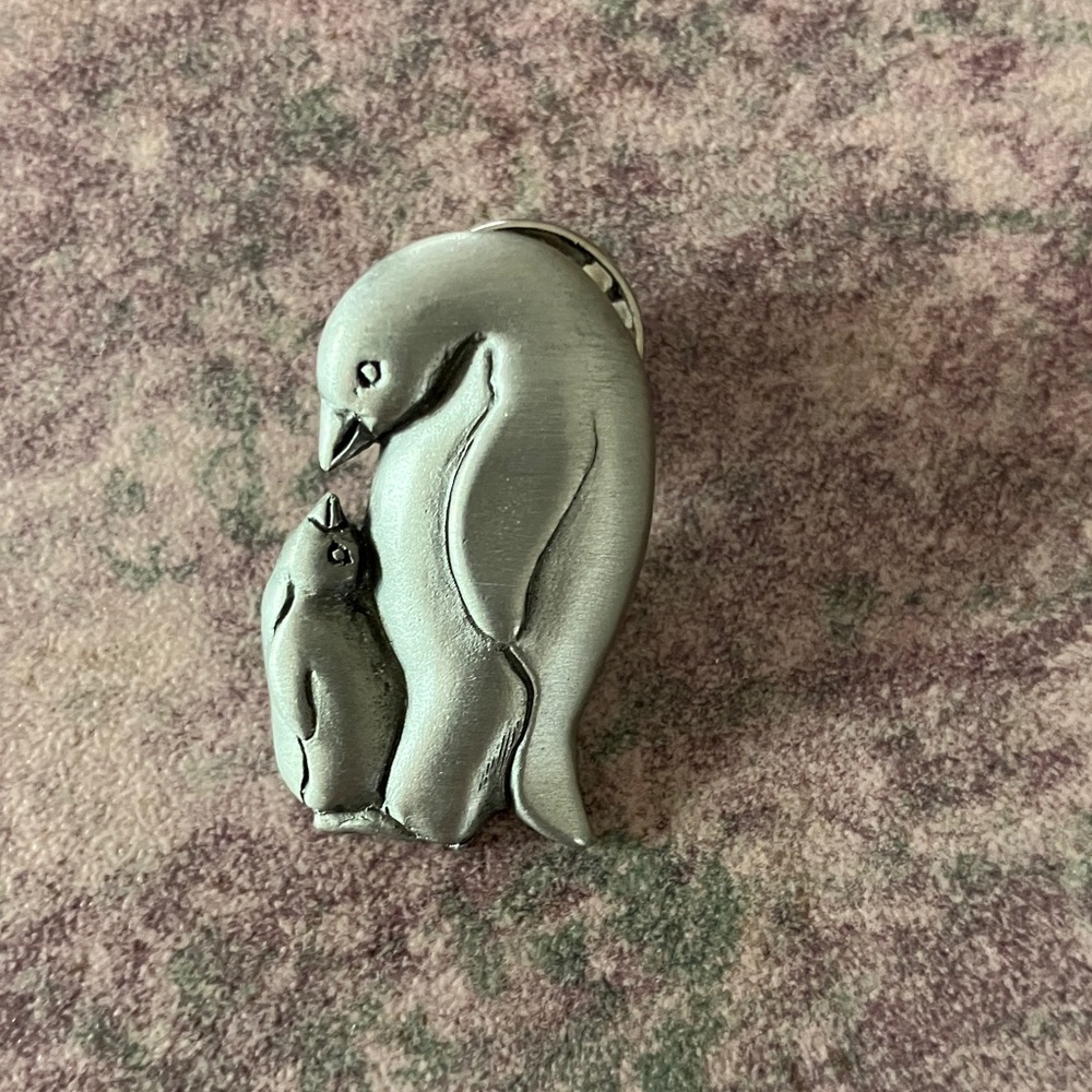 Pewter Penguin & Baby Lapel Pin